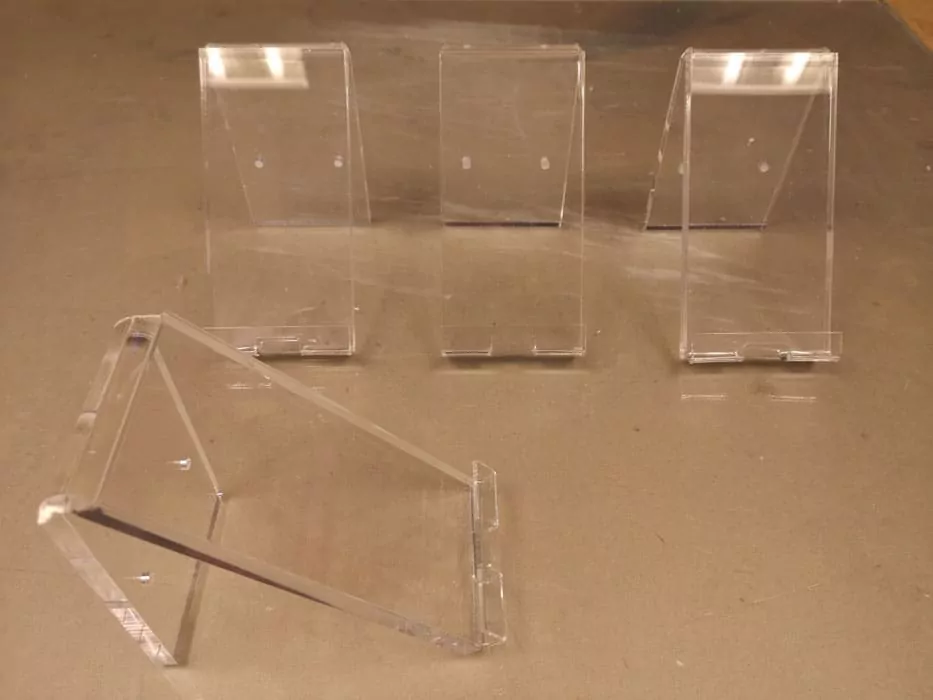 Jaki klej do plexi wybrać? Czym kleić pleksę, aby nie zniszczyć efektów pracy?