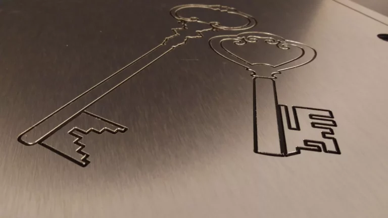 Frezujemy w płytach dibond – czym jest taka płyta?