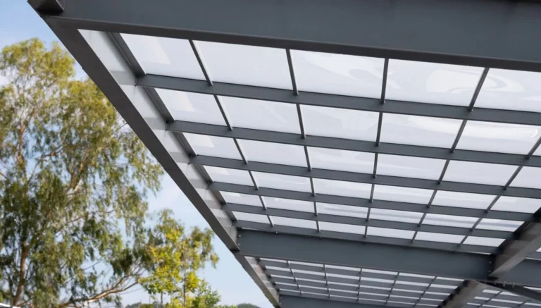 Kiedy poliwęglan to dobra alternatywa dla szkła?