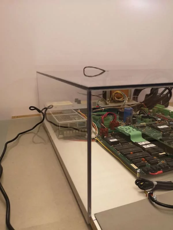 Co to jest poliwęglan? Właściwości i zastosowania tworzywa