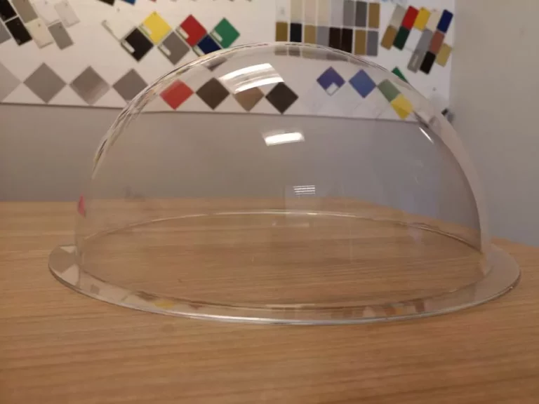 Pojemniki z plexi w zastosowaniach sklepowych (na pieczywo/cukierki)