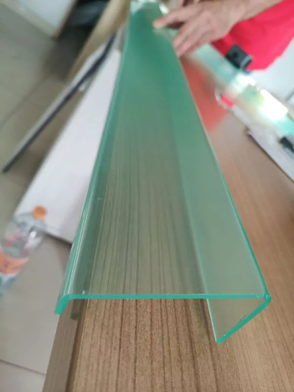 Czy plexi to materiał przystosowany do gięcia?