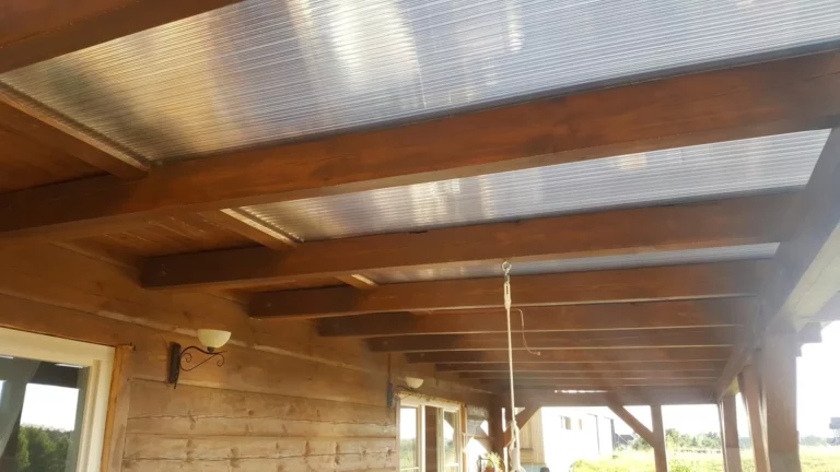 czym różni się plexi od poliwęglanu