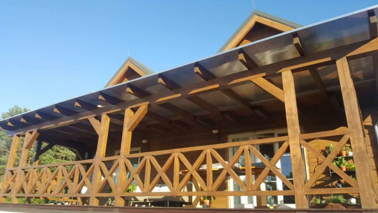 Z czego wykonać zadaszenie wiaty garażowej? Porównujemy materiały