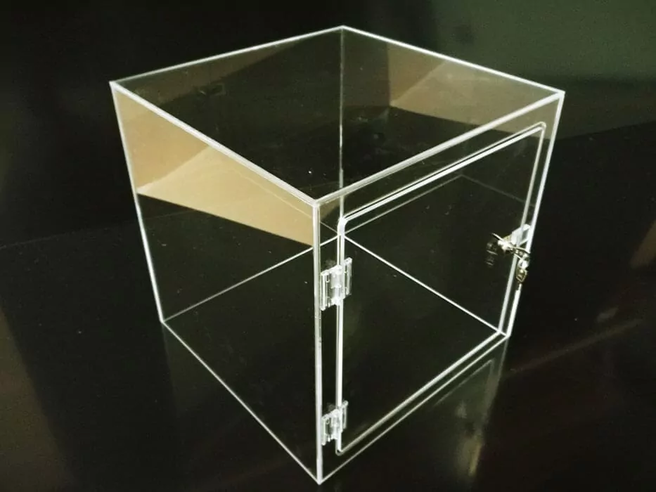 pudełko z plexi wykonane w Plexiart